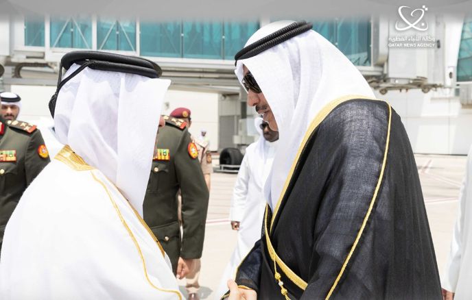 ولي عهد الكويت يصل الدوحة لتقديم العزاء في فقيد الوطن الكبير
