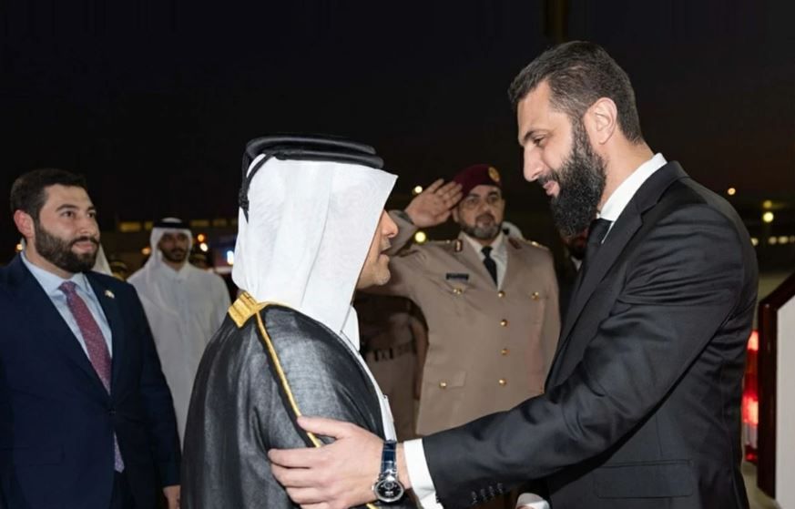 الرئيس السوري يصل الدوحة لتقديم العزاء في فقيد الوطن الكبير