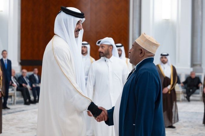 سمو الأمير يستقبل رئيس القمر المتحدة