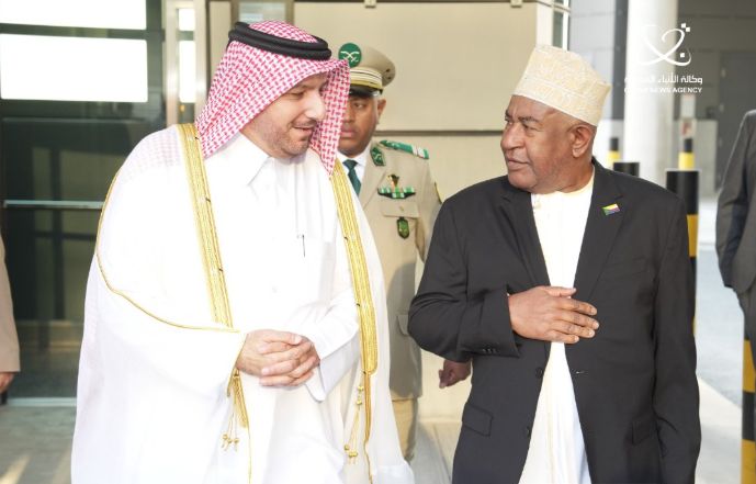 رئيس جمهورية جزر القمر يصل الدوحة لتقديم العزاء في فقيد الوطن الكبير