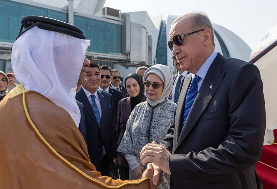 الرئيس التركي يصل الدوحة لتقديم العزاء في فقيد الوطن الكبير