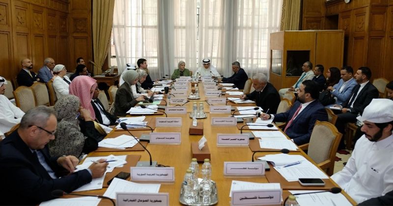 السفير المطيري مترئساً أعمال الدورة