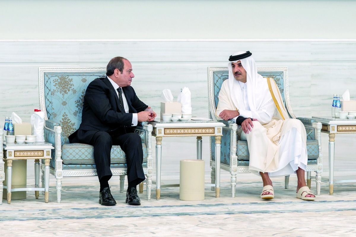صاحب السمو يستقبل الرئيس المصري