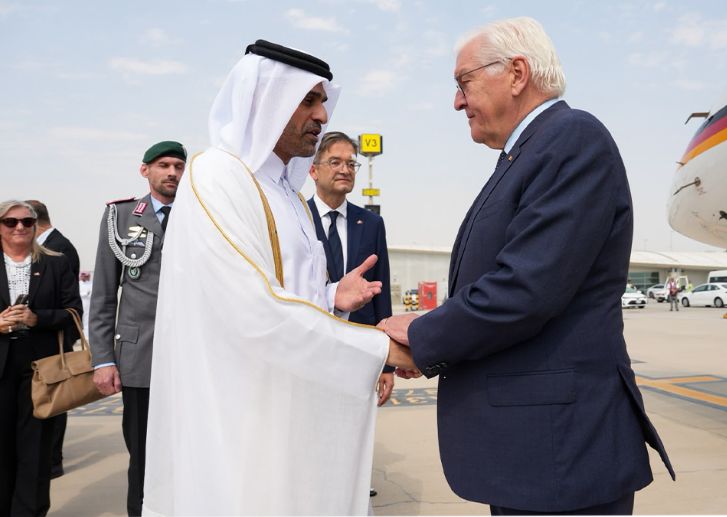 الرئيس الألماني يصل الدوحة لتقديم العزاء في فقيد الوطن الكبير