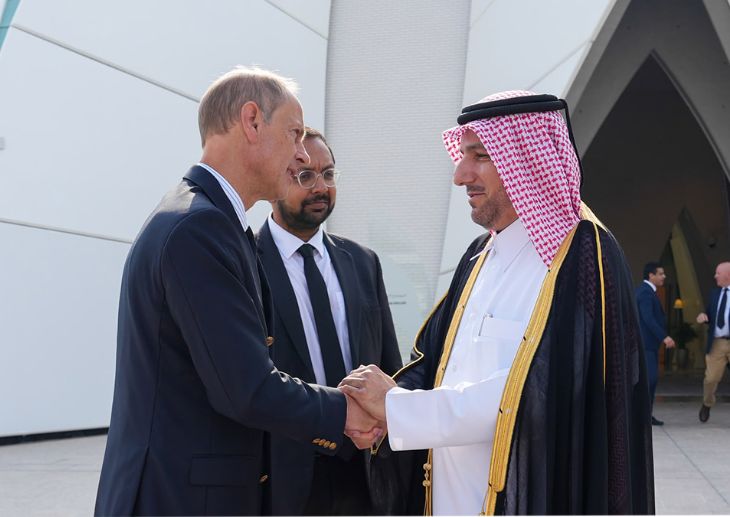 دوق إدنبره يصل الدوحة لتقديم العزاء في فقيد الوطن الكبير