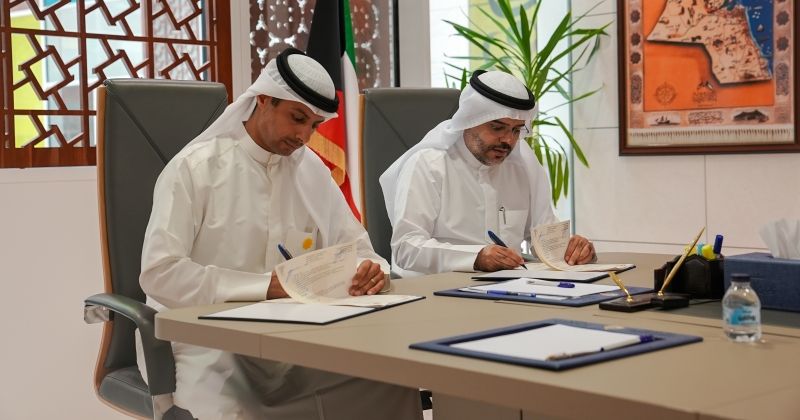 عبدالرحمن القريشي وخالد العجمي يوقّعان مذكرة التفاهم