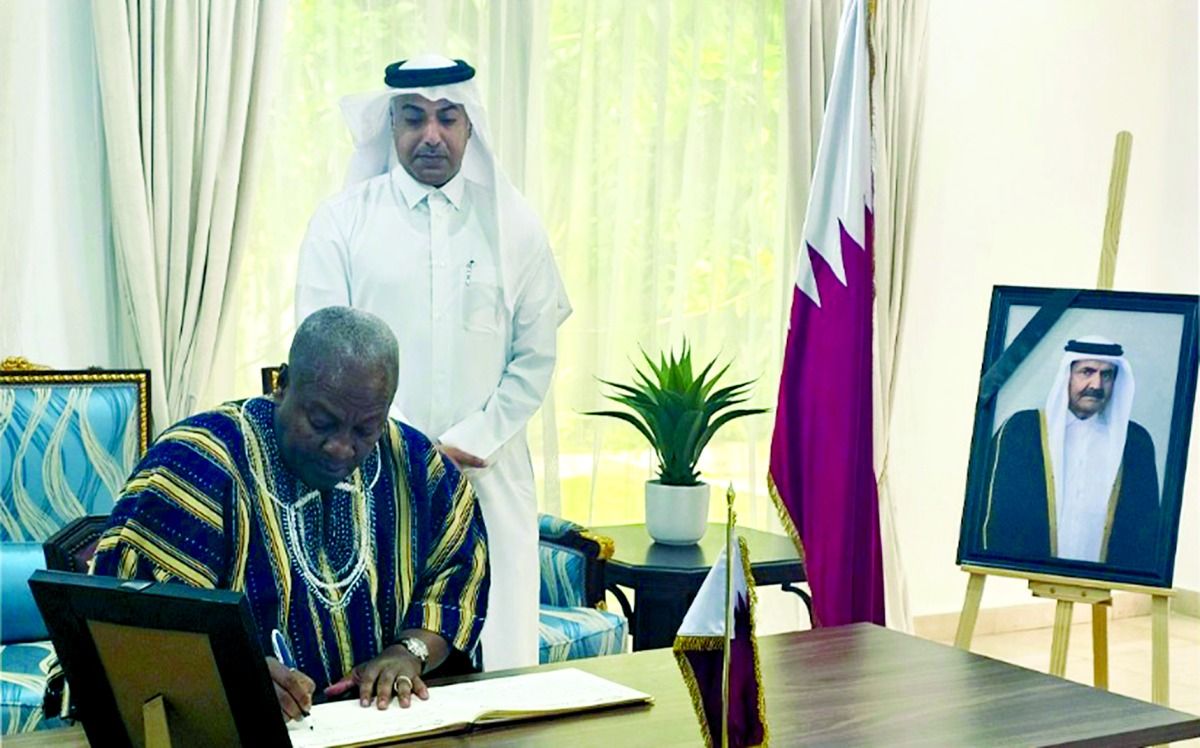 سفارات قطر بالخارج تستقبل المعزين بوفاة الأمير الوالد