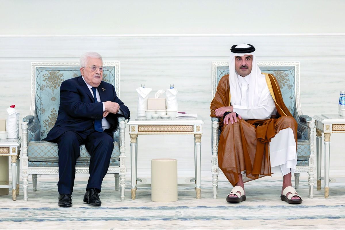 صاحب السمو يستقبل الرئيس الفلسطيني