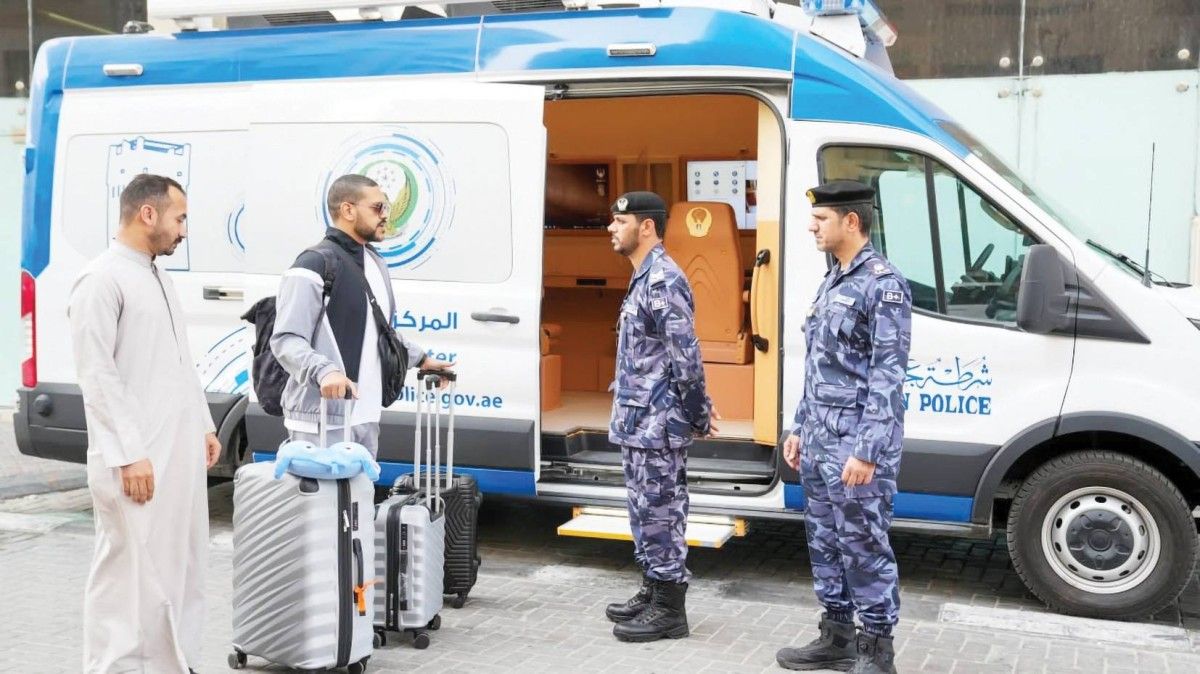 شرطة عجمان تفعّل المركز الذكي المتنقل لدعم متضرري حريق برج الكورنيش