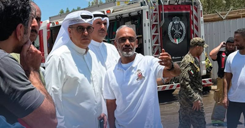 وزير الكهرباء يتفقد موقع الحادث في محطة القوى الكهربائية وتقطير المياه إثر الاعتداء الإيراني الغاشم