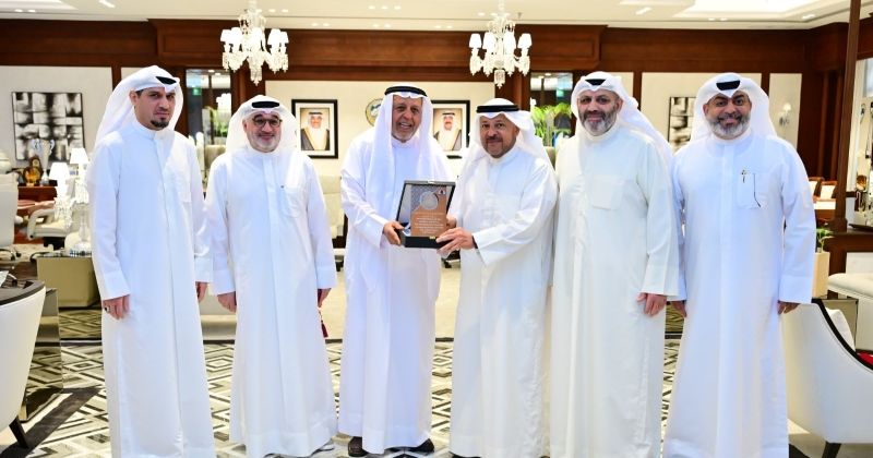 الصالح مكرماً محافظ الفروانية