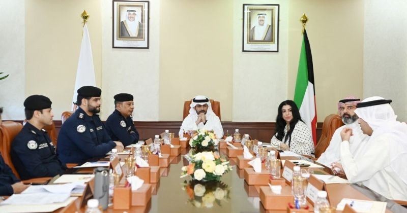 المحافظ مترئساً الاجتماع الموسع