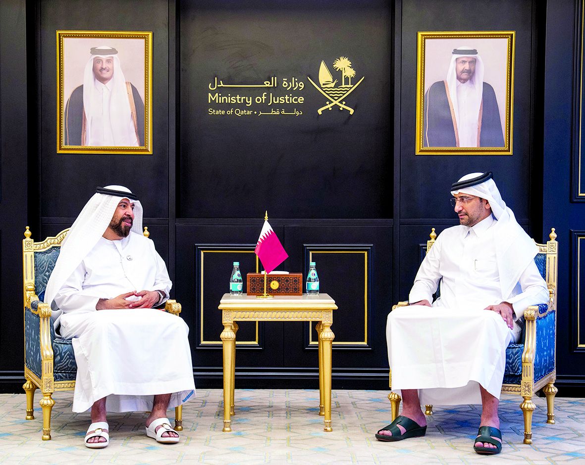 وزير العدل يجتمع مع سفيري الإمارات والكويت