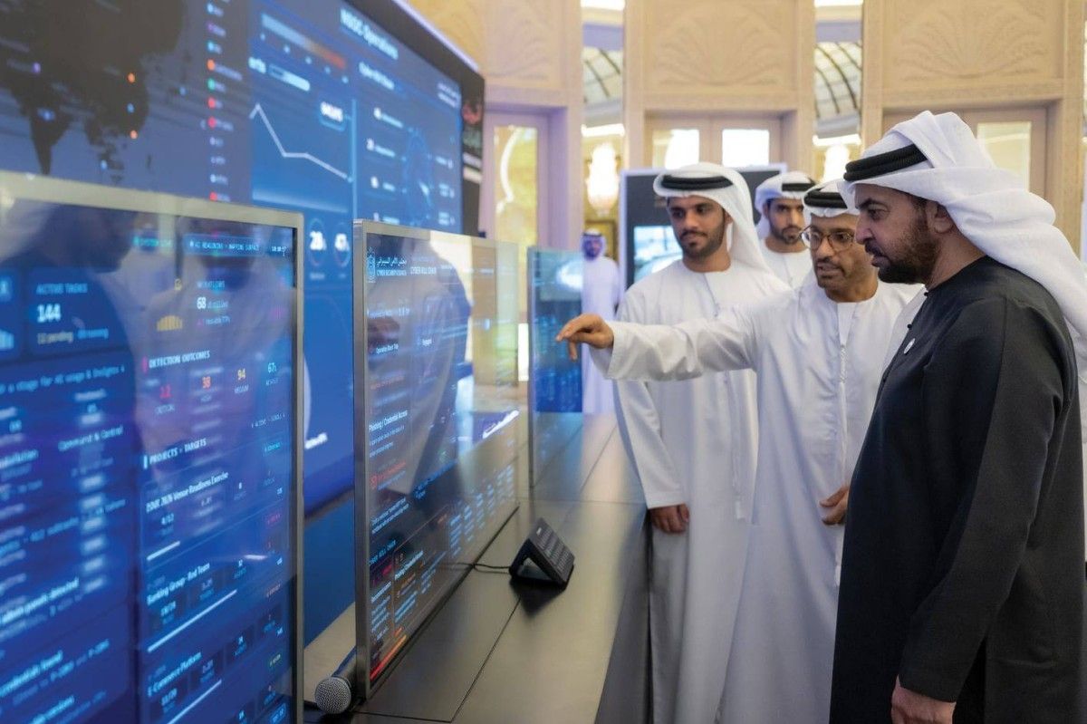 حمدان بن زايد يستقبل وفداً من مجلس الأمن السيبراني
