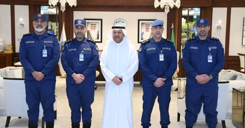 المحافظ مستقبلاً قيادات «وقاية الإطفاء»