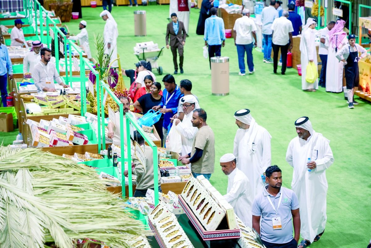 زوار لـ «العرب»: أسعار مهرجان الرطب مناسبة.. والجودة تعكس تميز خير أراضينا