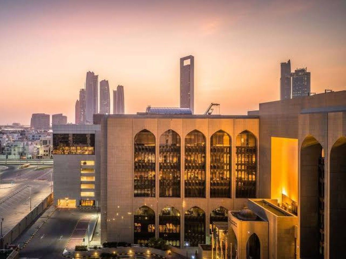 مصرف الإمارات المركزي يبقي على سعر الفائدة دون تغيير