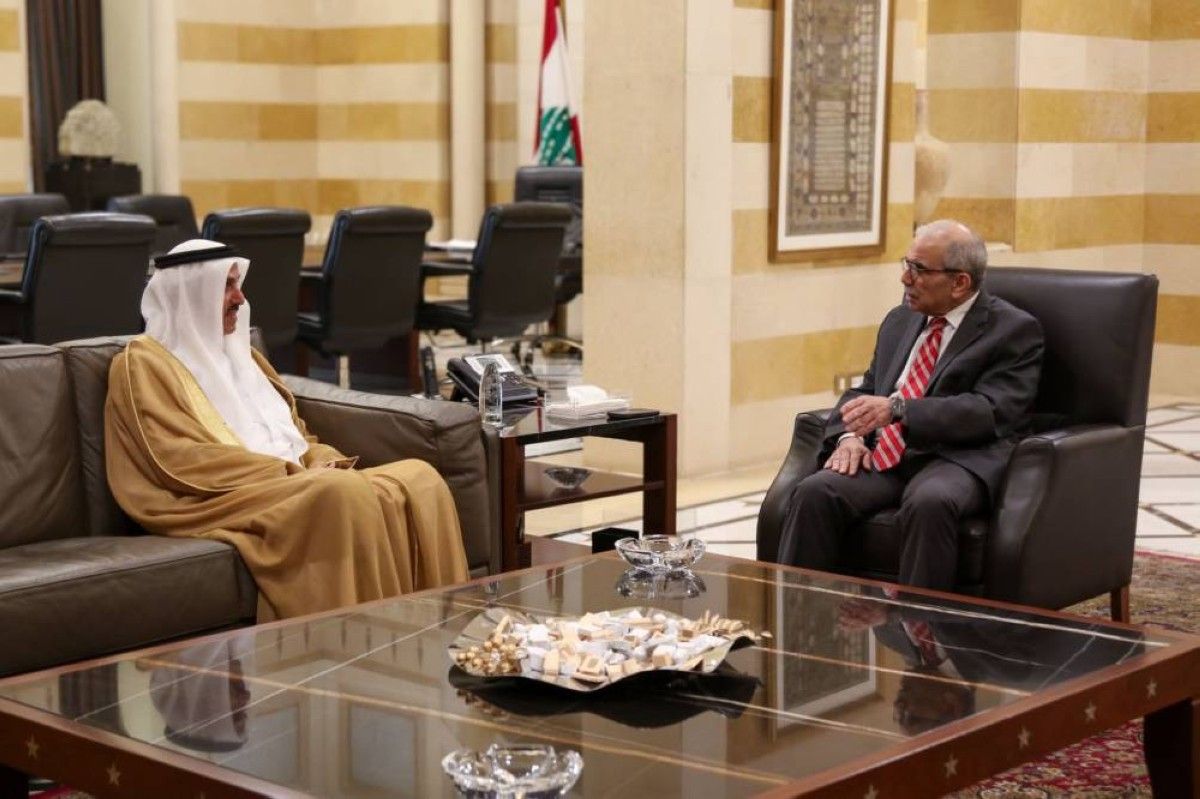 صقر غباش ونواف سلام يبحثان تعزيز العلاقات الإماراتية اللبنانية