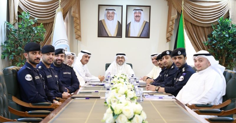 محافظ العاصمة مترئساً الاجتماع
