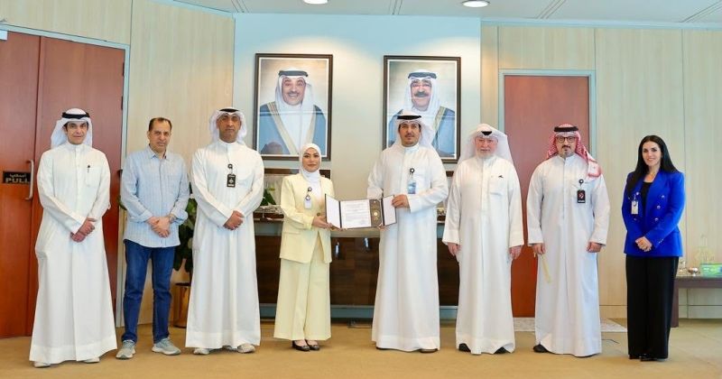 الراجحي يسلم شهادة الموافقة إلى قبازرد