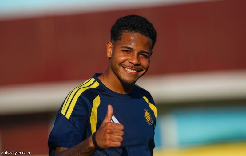 النصر يعير ويسلي موسما إلى كروزيرو