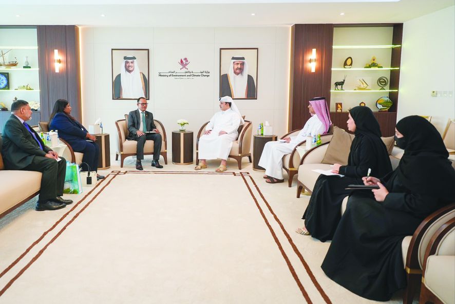 مباحثات تعاون بيئي مع المالديف