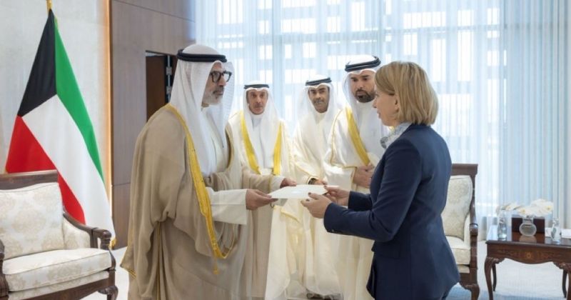 الجابر يتسلم أوراق سفيرة أستراليا
