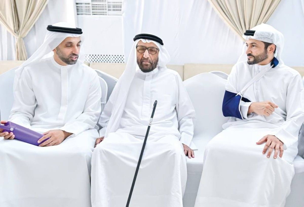 شيوخ ومسؤولون يعزّون في وفاة حمدة بنت عبدالله العتيبة