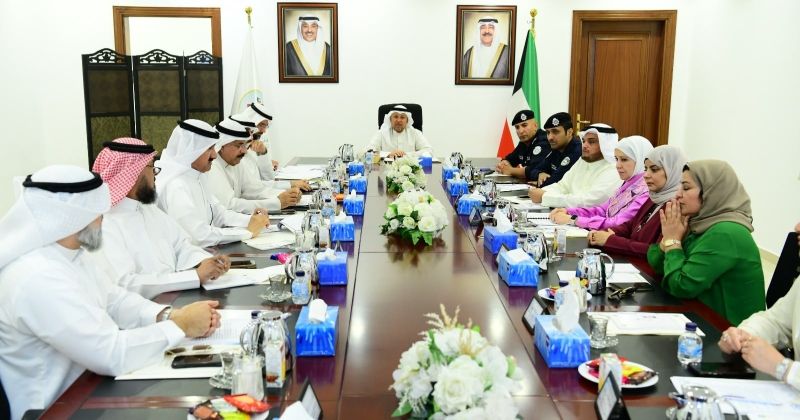 المحافظ مترئساً الاجتماع