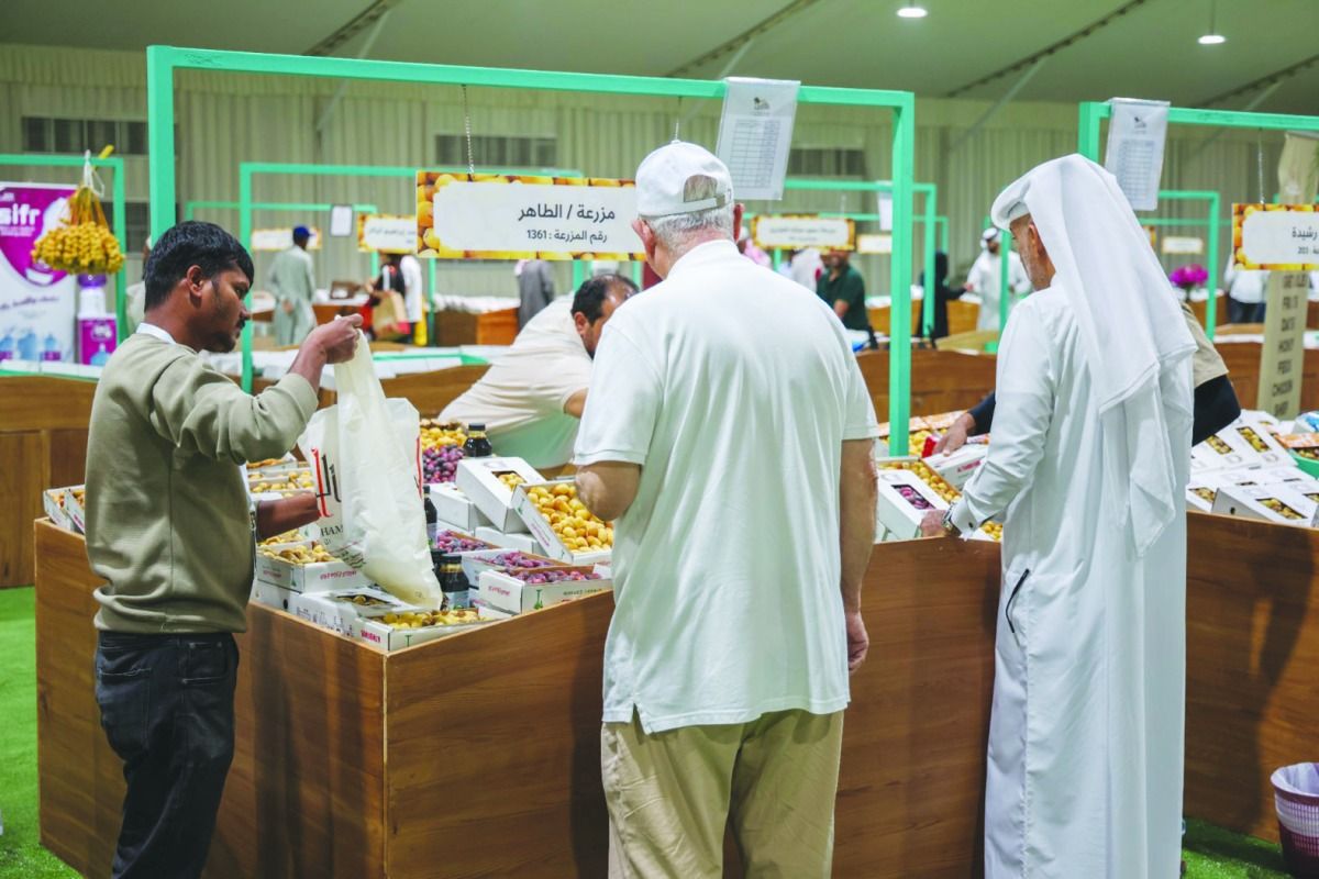 75 ألف زائر لمهرجان الرطب.. وتوقعات بمبيعات قياسية