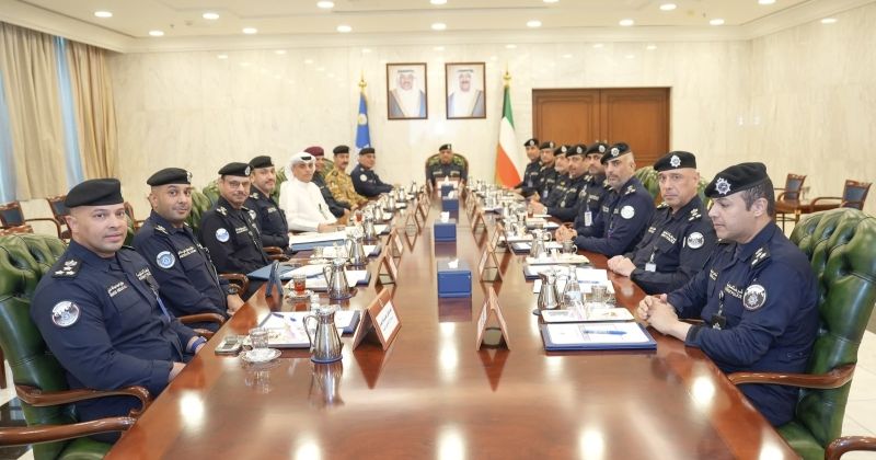 وكيل «الداخلية» يترأس اجتماعاً قيادياً موسعاً: رفع الجاهزية وتطوير الخدمات وتسريع التحول الرقمي أولوية