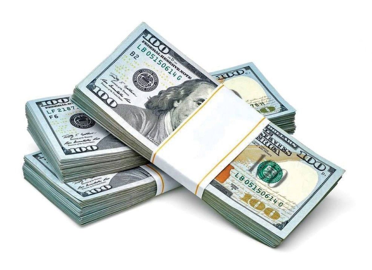 الدولار يتماسك.. والين لأدنى مستوى في أغسطس