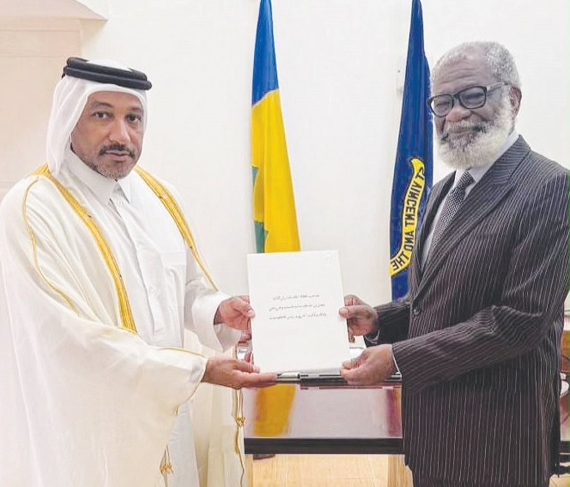 حاكم سانت فنسنت وغرينادين يتسلم أوراق اعتماد سفيرنا