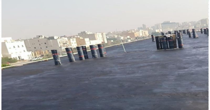إصلاح العوازل... في إحدى المدارس الحكومية (أرشيفية)