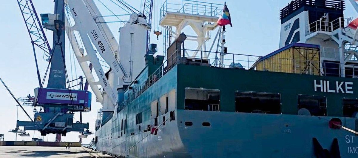 «دبي العالمية» تعزز قدرات مرفأ طرطوس برافعتين بحمولة 250 طناً