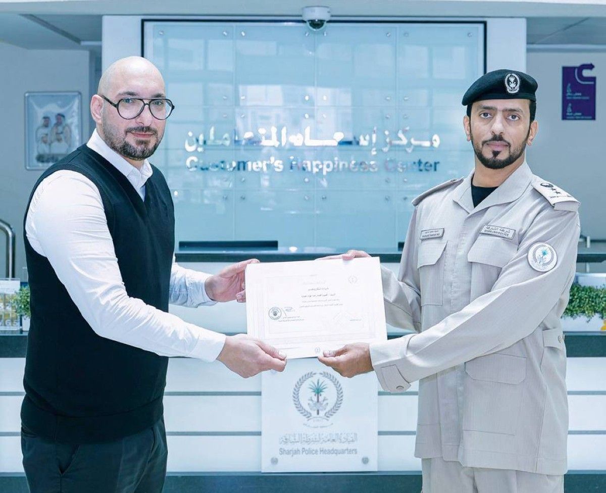 تكريم مقيم أبلغ الشرطة عن تصرفات أثارت اشتباهه