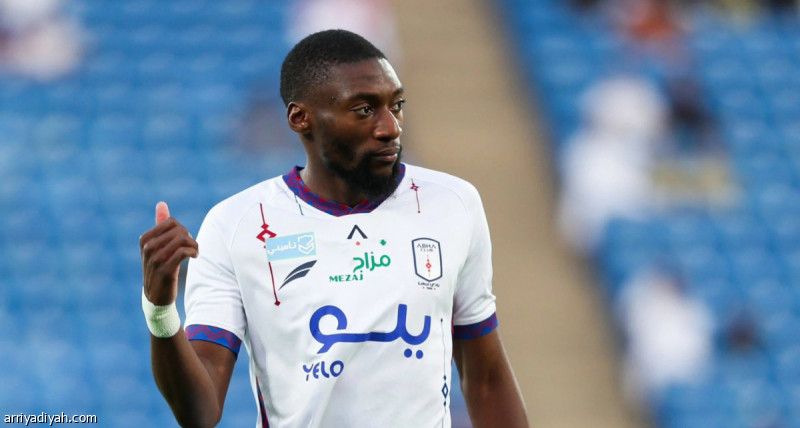 قضيتا إيكامبي وميشنيفيتش تحاصران أبها