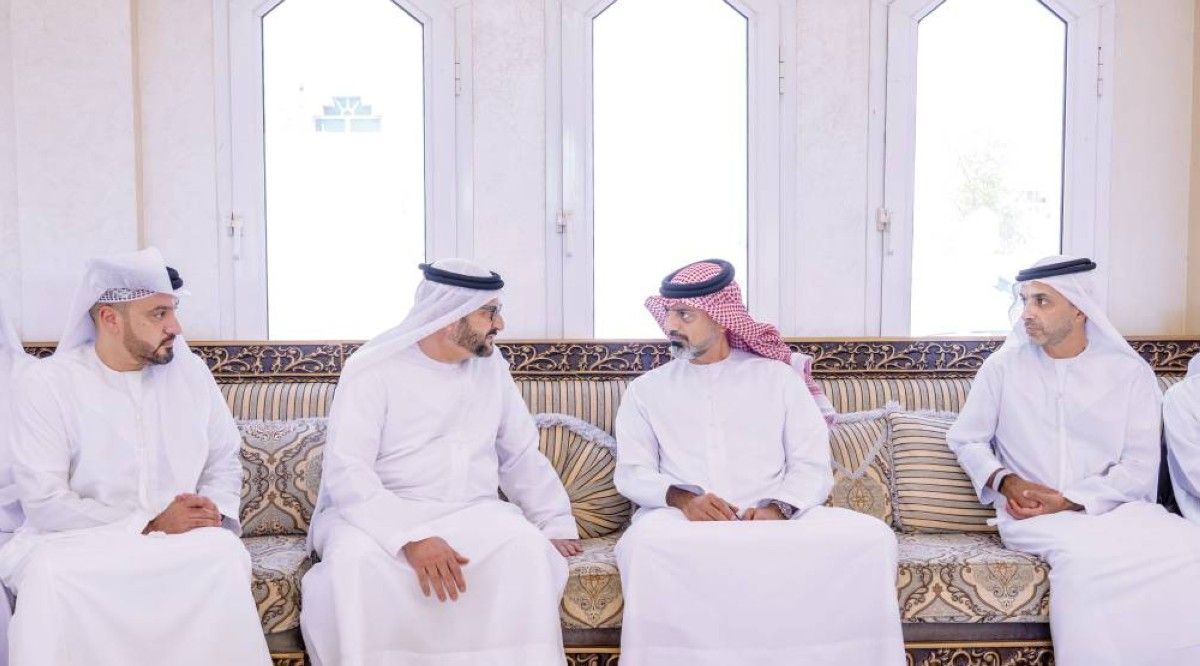 ولي عهد عجمان يعزي في وفاة حمد العرياني وموزة العرياني