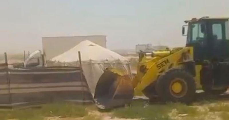 بلدية الأحمدي: رفع شاليهات متنقلة وإحالتها إلى موقع الحجز بعد انقضاء المهلة المحددة لإزالتها