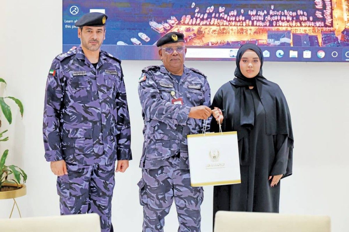 شرطة عجمان تكرم المتفوقين من أبناء الموظفين في الثانوية