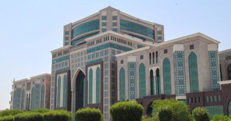 وزير الأوقاف... المختص بقانون «دور العبادة»
