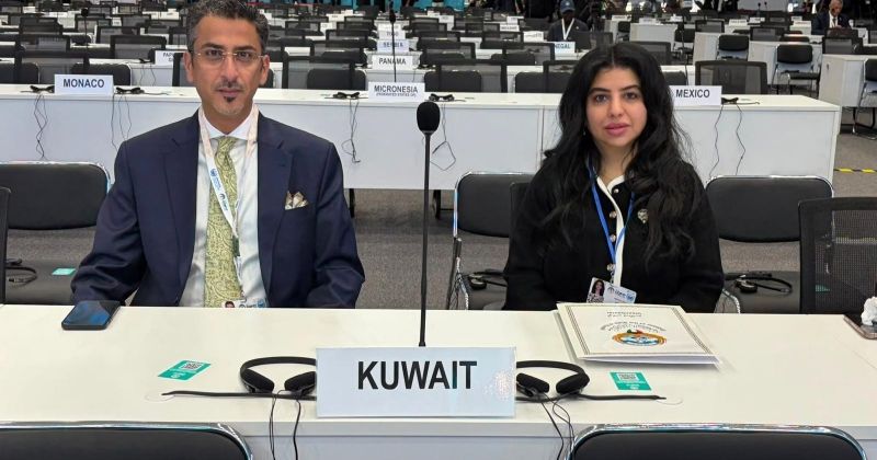 السفير مطلق الثويمر ونوف بهبهاني خلال المؤتمر