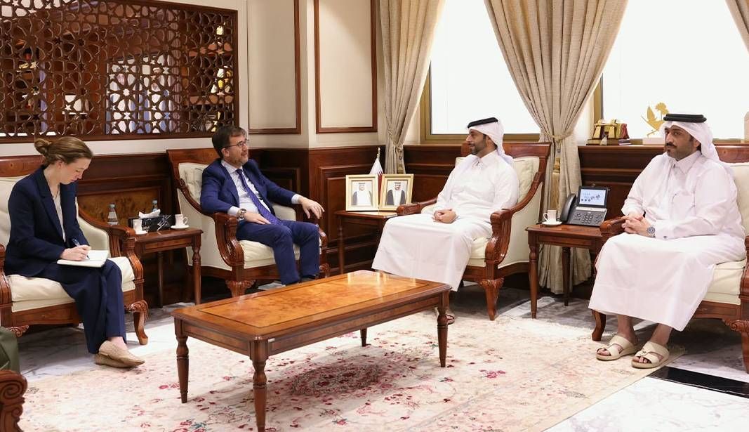 وزير البلدية يلتقي القائم بالأعمال بالإنابة الأمريكي