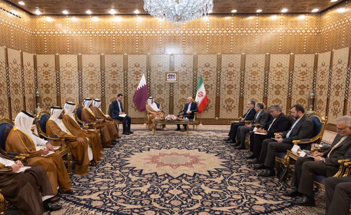  رئيس مجلس الوزراء وزير الخارجية يجتمع مع رئيس مجلس الشورى الإيراني