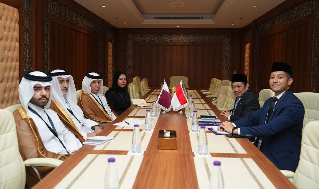 وزير الدولة للشؤون الخارجية يجتمع مع نائب وزير الخارجية في إندونيسيا
