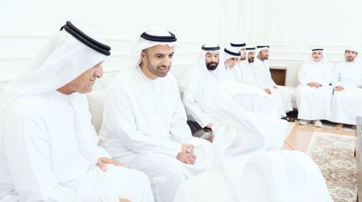 محمد بن سعود يعزي في وفاة شيخة الخاطري