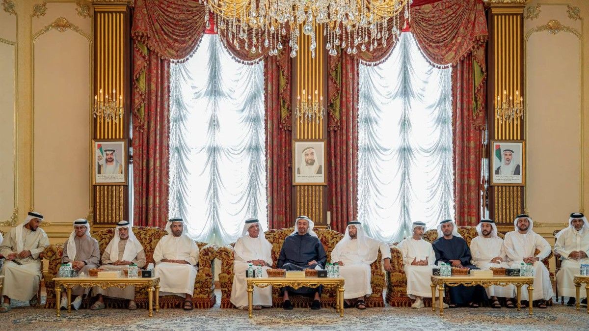 رئيس الدولة وحاكم رأس الخيمة يعزيان في وفاة حرم محمد بن بطي آل حامد
