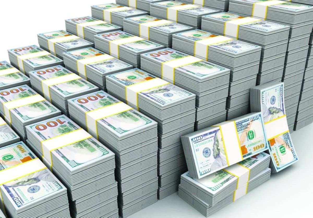 الإمارات تكسب رهان الثقة.. والودائع الدولارية تقفز 20 %