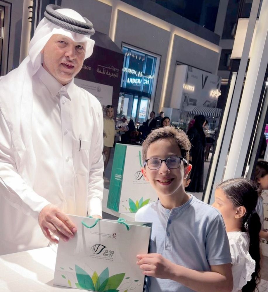 «الأوقاف» توزع هدايا «العودة إلى المدارس»