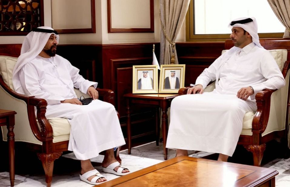 وزير البلدية يجتمع مع السفير الإماراتي